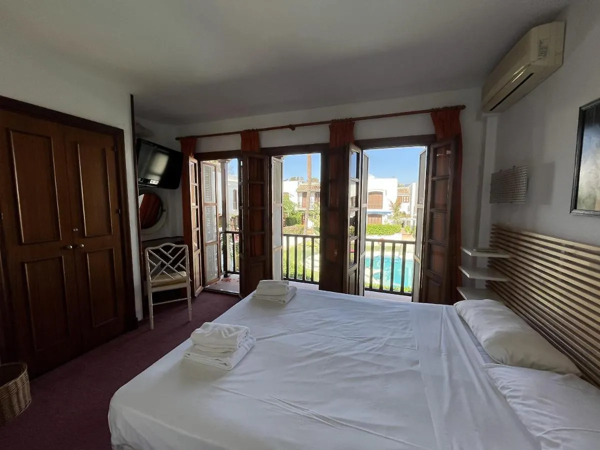 Estepona - Playa - Villa Con Acceso Directo A La Piscina El26 0*,  Spain